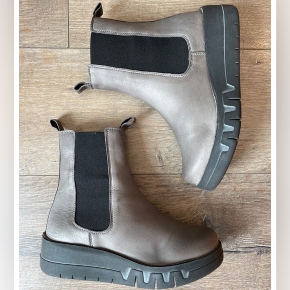 Miz Mooz Unique Grey Boot. BNWB